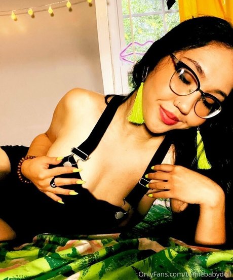 tomiebabydoll ポルノスター 写真