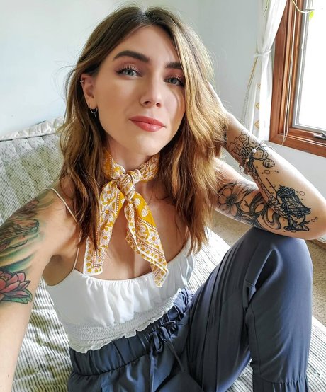 ママのアナルOnlyFans アートヌード 画像