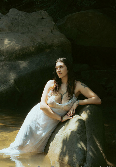 ヴィゴ・オンリーファンズ エロチック 写真