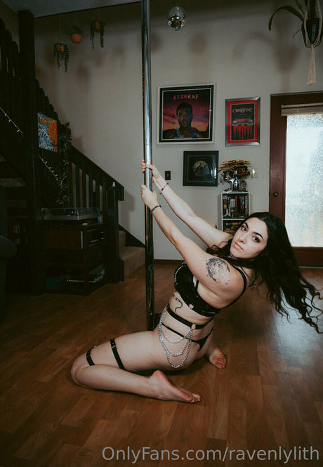 ravenlylith ポルノスター 写真