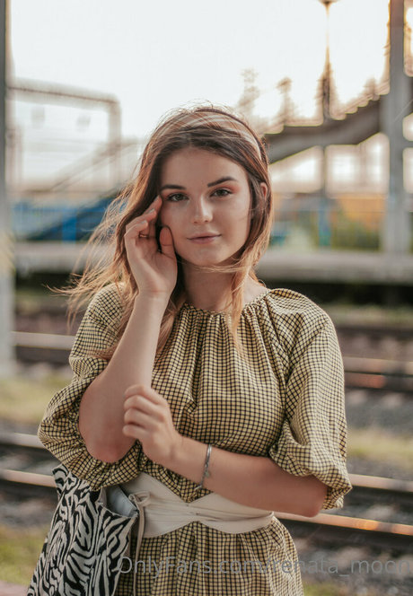 自然な赤毛のオンリーファンズ ホットセックス 画像