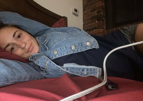 naughty autie HDポルノスター 写真