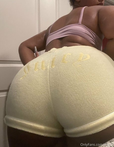 ポーグ xxx オンリーファンズ ホットヌード 写真