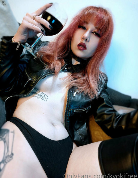 ラテン系ティーンオンリーファンズ 無料ヌード 写真