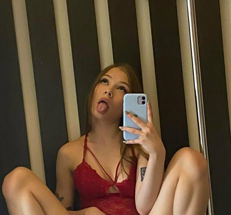 arina supreme エロティックなポルノスター 画像