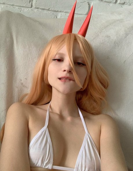 Caties ポルノスター 裸 画像