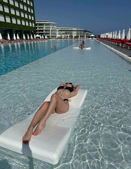 lucia morris アートモデル 写真