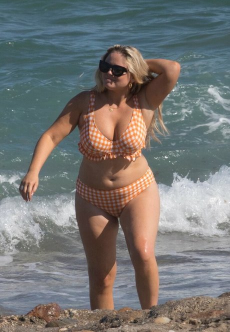 熟女の足オンリーファンズ 無料裸 画像