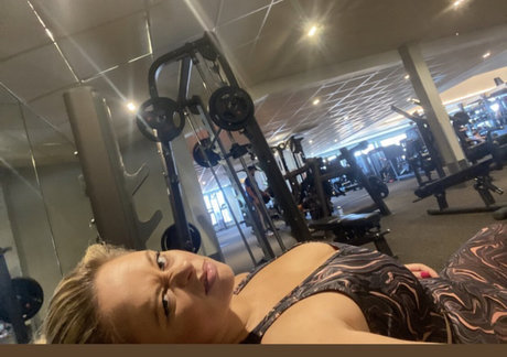 ドミナトリックスオンリーファンズ ヌード 画像