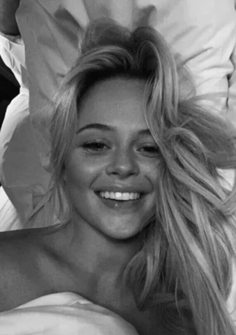 イギリスのプッシーOnlyFans ホット裸 ギャラリー