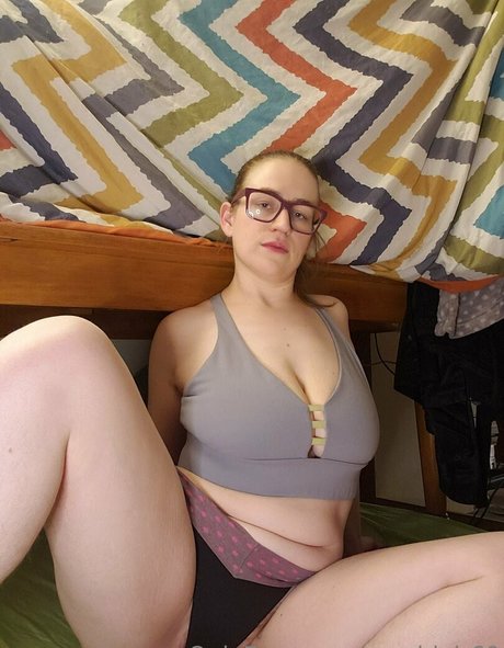 逆騎乗位 オンリーファンズ 無料セクシー 写真