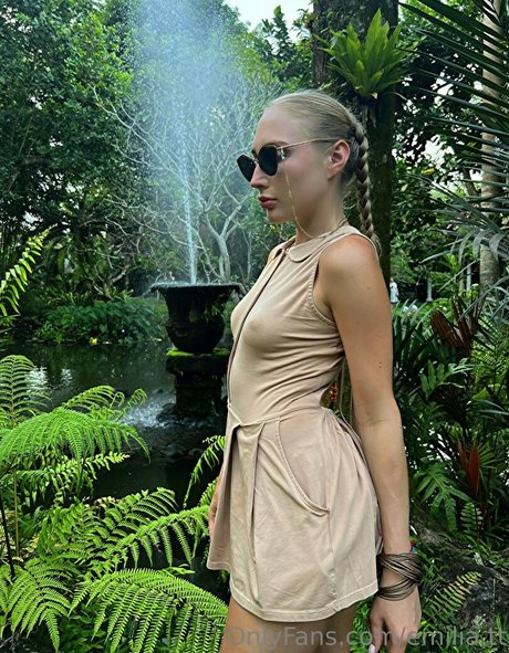 太めのブロンドオンリーファンズ 無料セクシー 写真