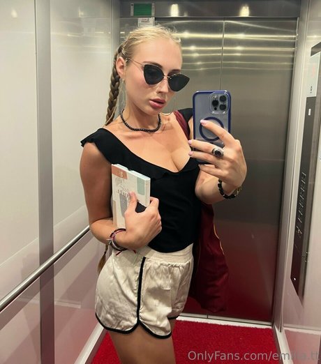 emilia tt ポルノモデル ギャラリー