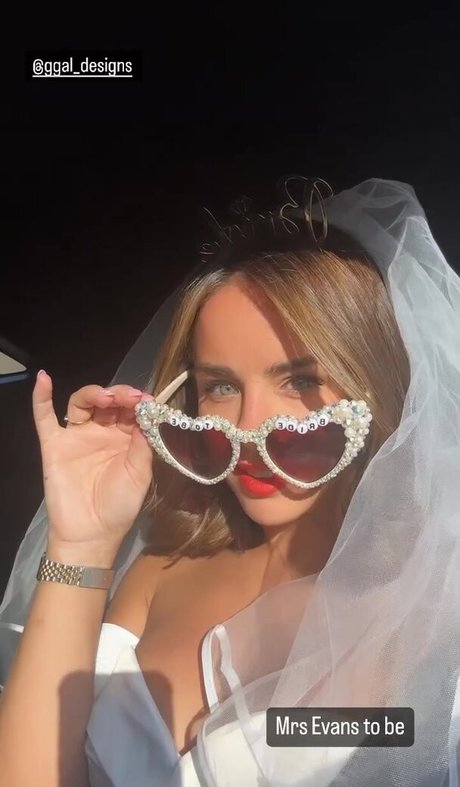 熟女クーガーオンリーファンズ 美しいヌード 画像