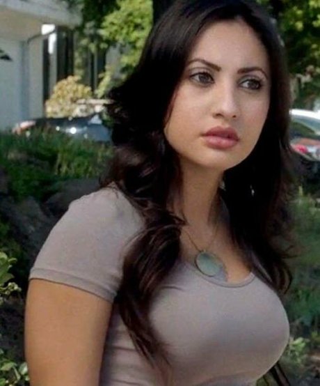 Francia Raisa エロティックなスター ギャラリー