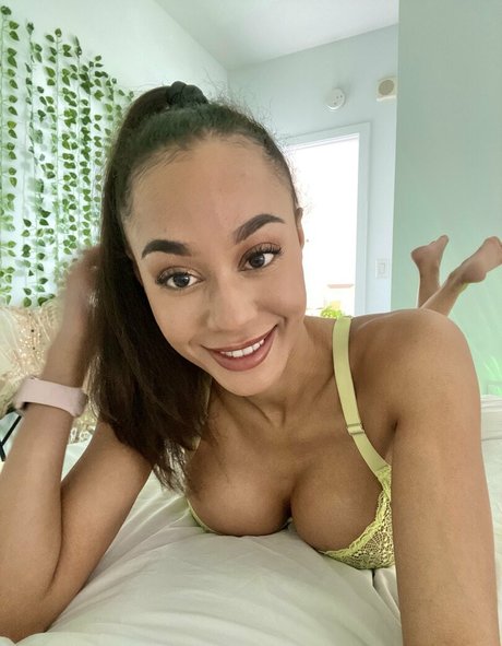 巨乳の黒人女性オンリーファンズ ホットセックス 画像