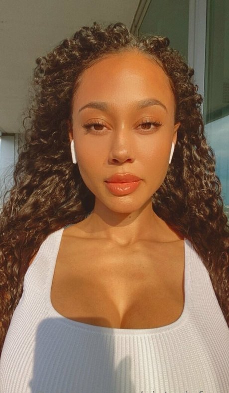 黒いお尻のオンリーファンズ ポルノグラフィック アーカイブ