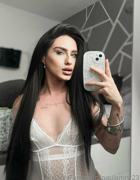 paulamnr23 ポルノスター アート 画像