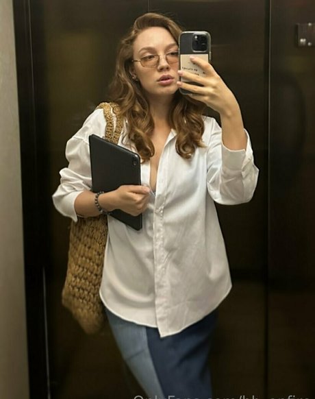 足ヌードオンリーファンズ エロ 写真