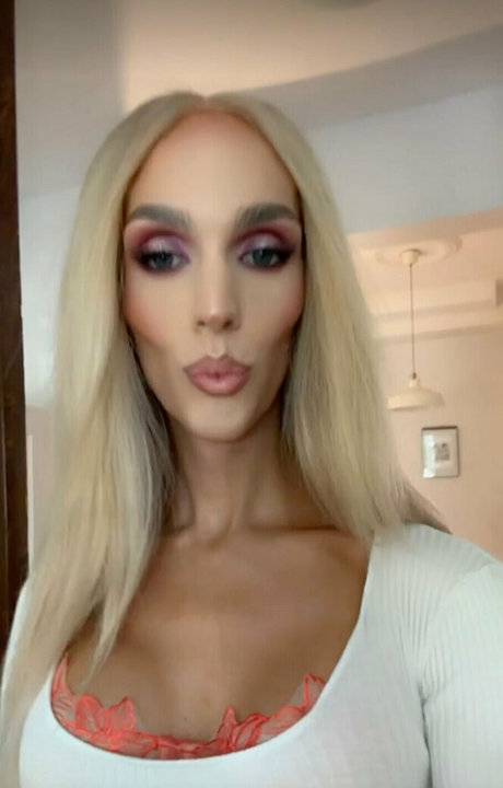 黒檀の猫オンリーファンズ セクシーヌード 画像