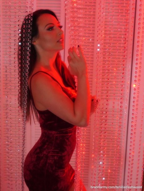 Tenille Dashwood ヌードモデル 画像