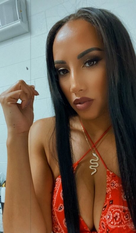 裸の熟女オンリーファンズ えろた 写真