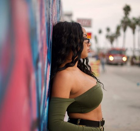 ポニーテールオンリーファンズ 無料エロ 画像