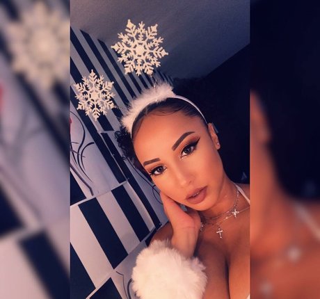 アジア人 ノーPPV オンリーファンズ セクシー 画像