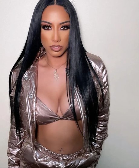 ぽっちゃり黒人OnlyFans 美しい裸 画像