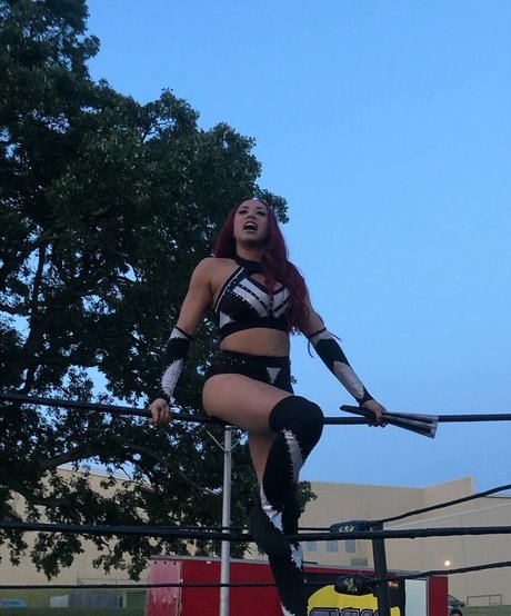 ポニーテールオンリーファンズ 無料ヌード 画像