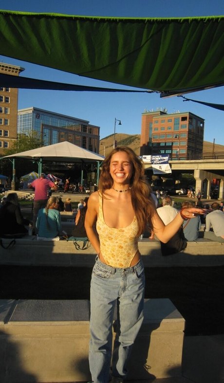 巨乳の赤毛オンリーファンズ 美しいヌード 画像