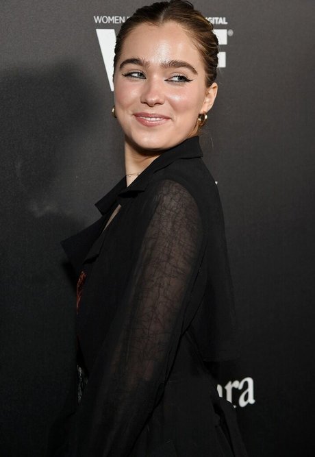 ヌード教師オンリーファンズ 裸 ギャラリー