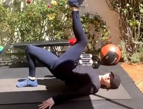 巨乳の黒人女性オンリーファンズ ホット 写真