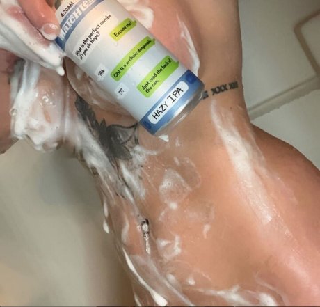 巨大なペニスオンリーファンズ セクシー 写真