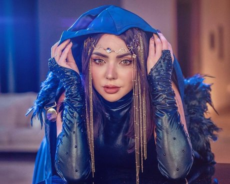 Nyvi Estephan ヌードスター ギャラリー