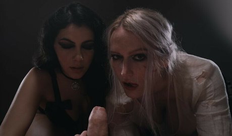 オンリーファンズ 中出し ホット裸 写真