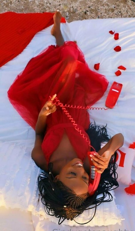 巨大な天然おっぱいオンリーファンズ ホット 写真