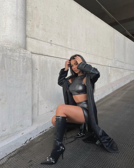 19歳のOnlyFans ホットセクシー 写真