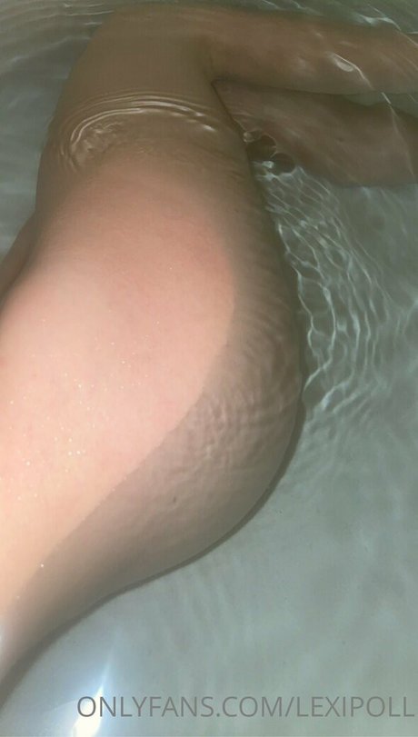 Lexi Poll ASMR ポルノスター セクシー 画像