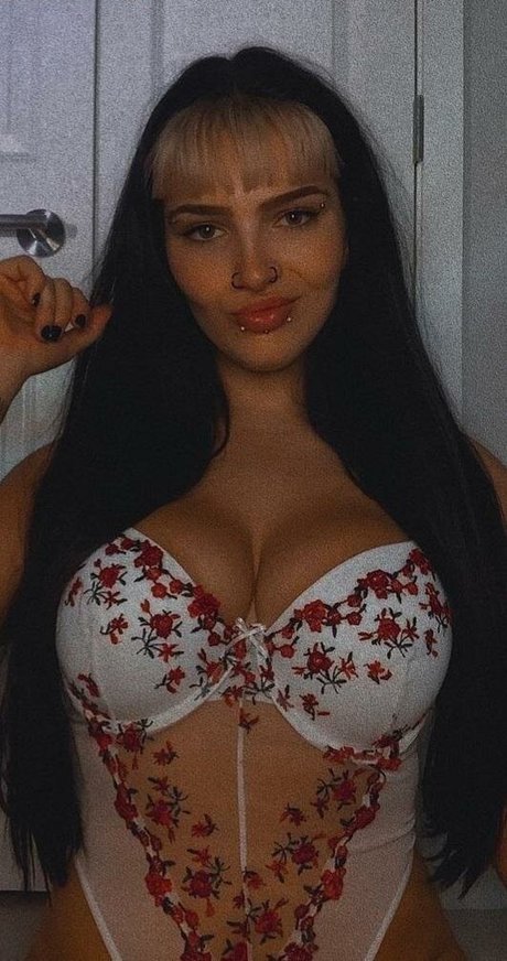 ゴス3P OnlyFans HD 写真