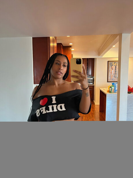 ロールプレイオンリーファン セクシー裸 画像