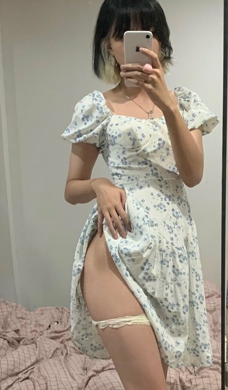 大きな乳首オンリーファンズ セクシー裸 写真