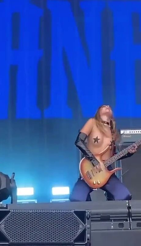 プールファックOnlyFans セクシー裸 写真