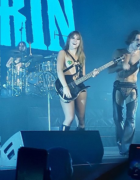 Victoria De Angelis HDポルノスター 画像