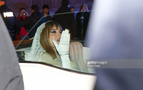 Victoria De Angelis セクシーモデル 写真