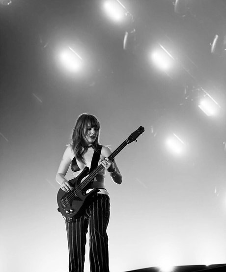 Victoria De Angelis HDモデル 写真