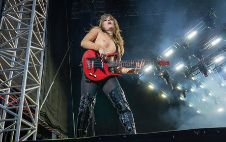 Victoria De Angelis ポルノスター パーフェクト 画像