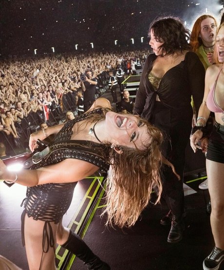 Victoria De Angelis エロティックなモデル 写真