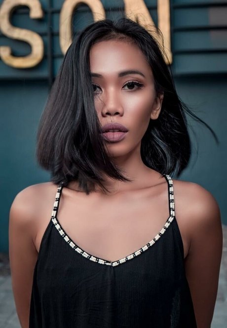 背が高くて巨乳のOnlyFans ホットセクシー 写真