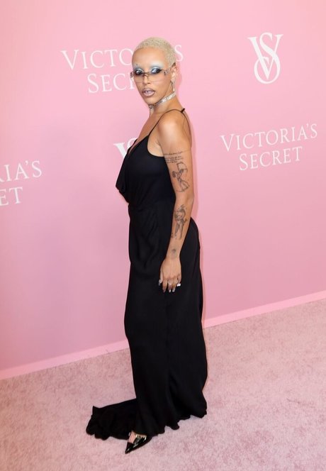 小さなオンリーファンズ ポルノ 写真